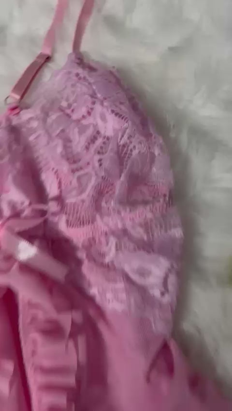 Charger la vidéo : Baby-doll "Pink Ruffle" en Dentelle