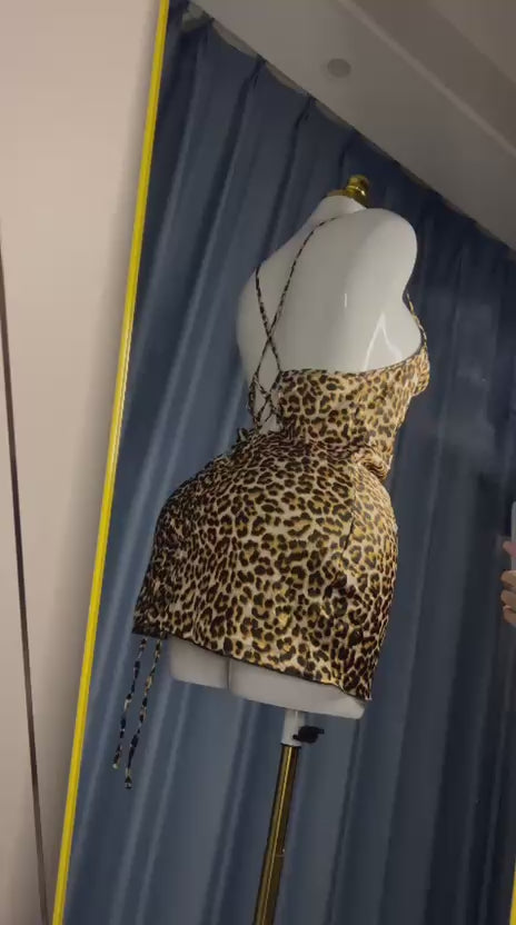 Charger la vidéo : Leila savage Nightdress